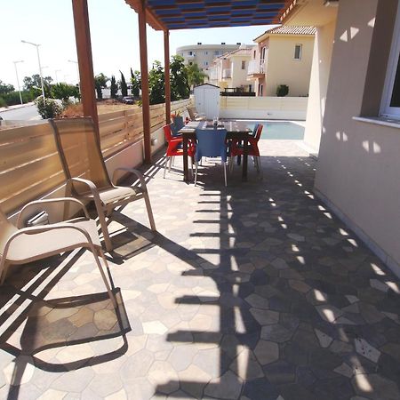 Maouris Villa Protaras Rum bild