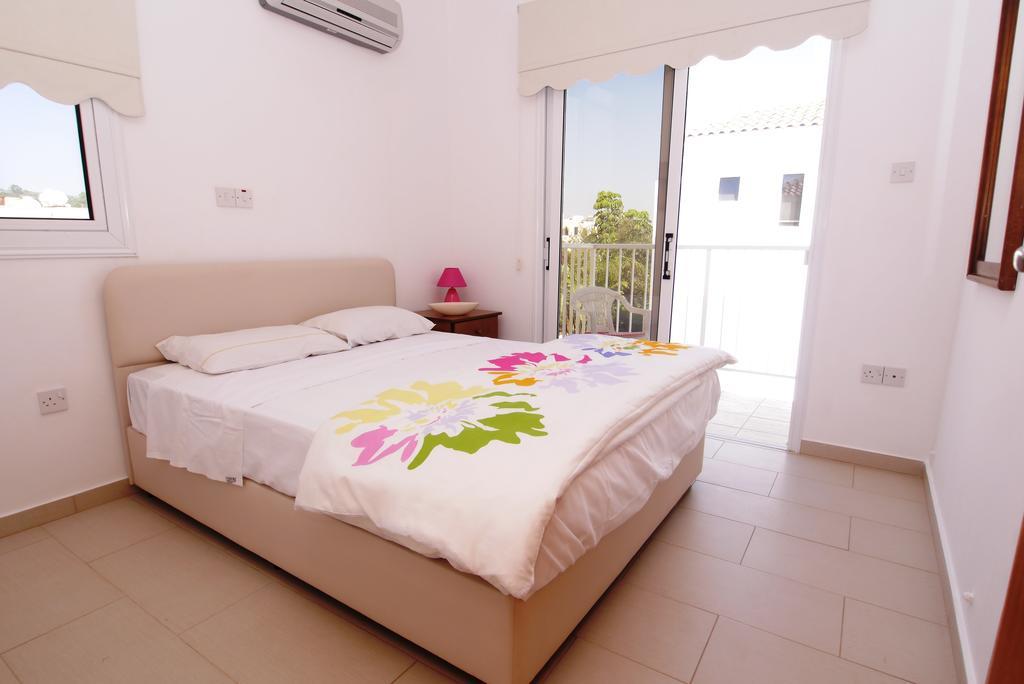 Maouris Villa Protaras Rum bild
