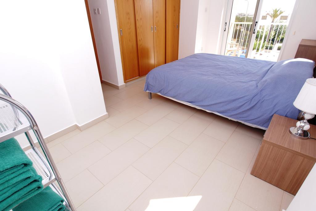 Maouris Villa Protaras Rum bild