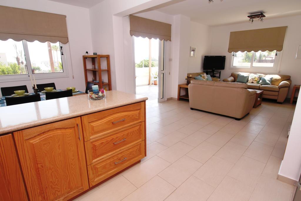 Maouris Villa Protaras Rum bild