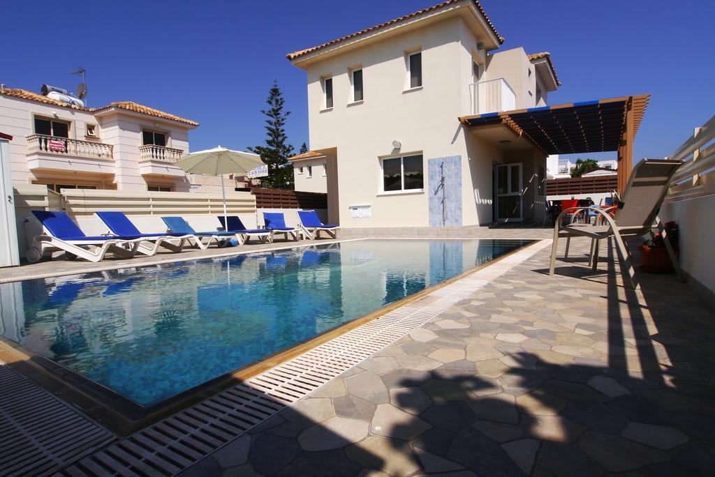 Maouris Villa Protaras Rum bild